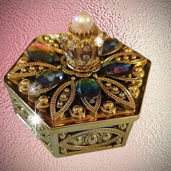 Hexagon Shape Storage Trinket Box Case w/ Crown Jewels - Picture 10 of 17